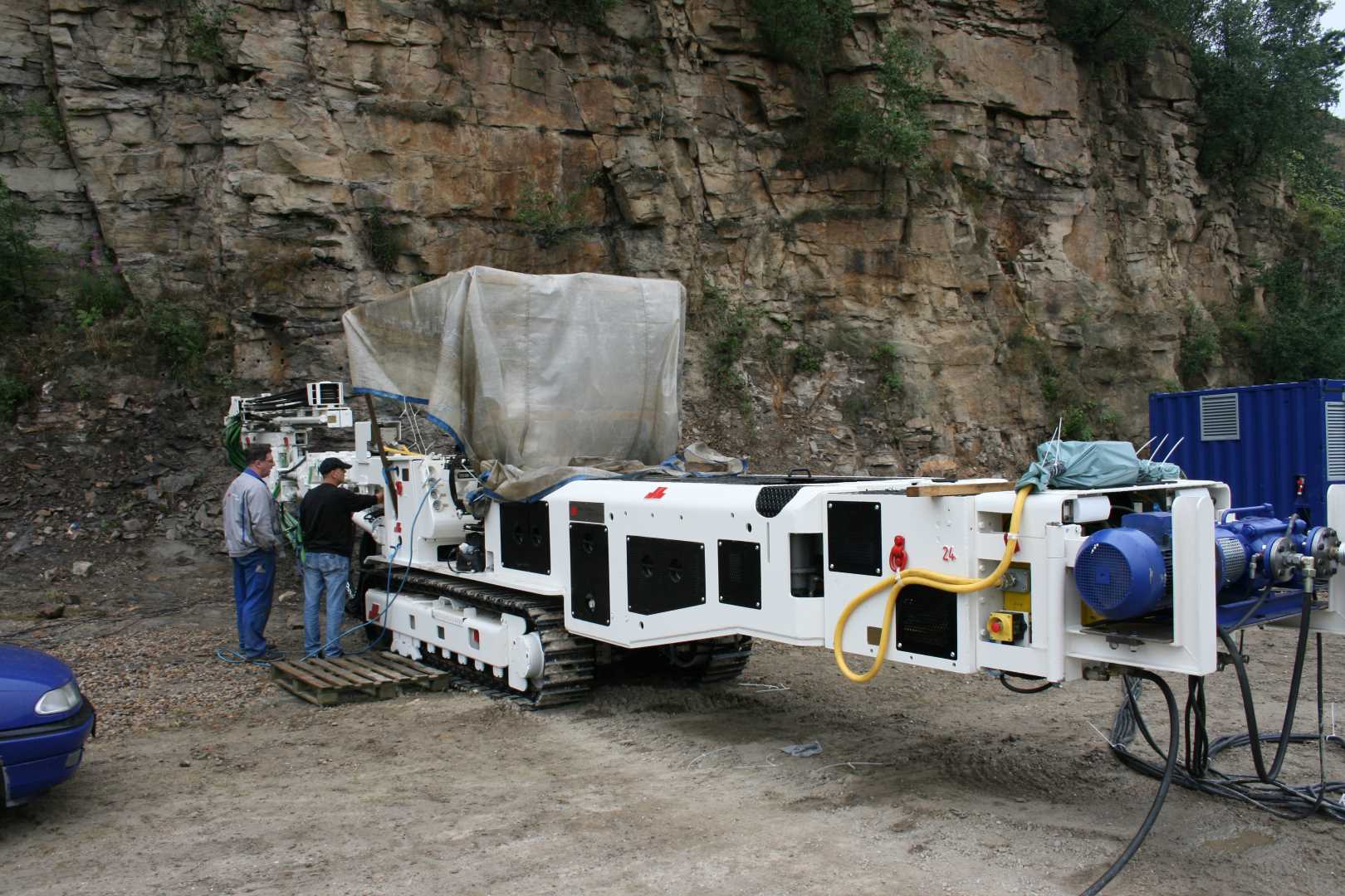 Messung der Schallabstrahlung und Schallleistung. Hier bei Baumaschinen