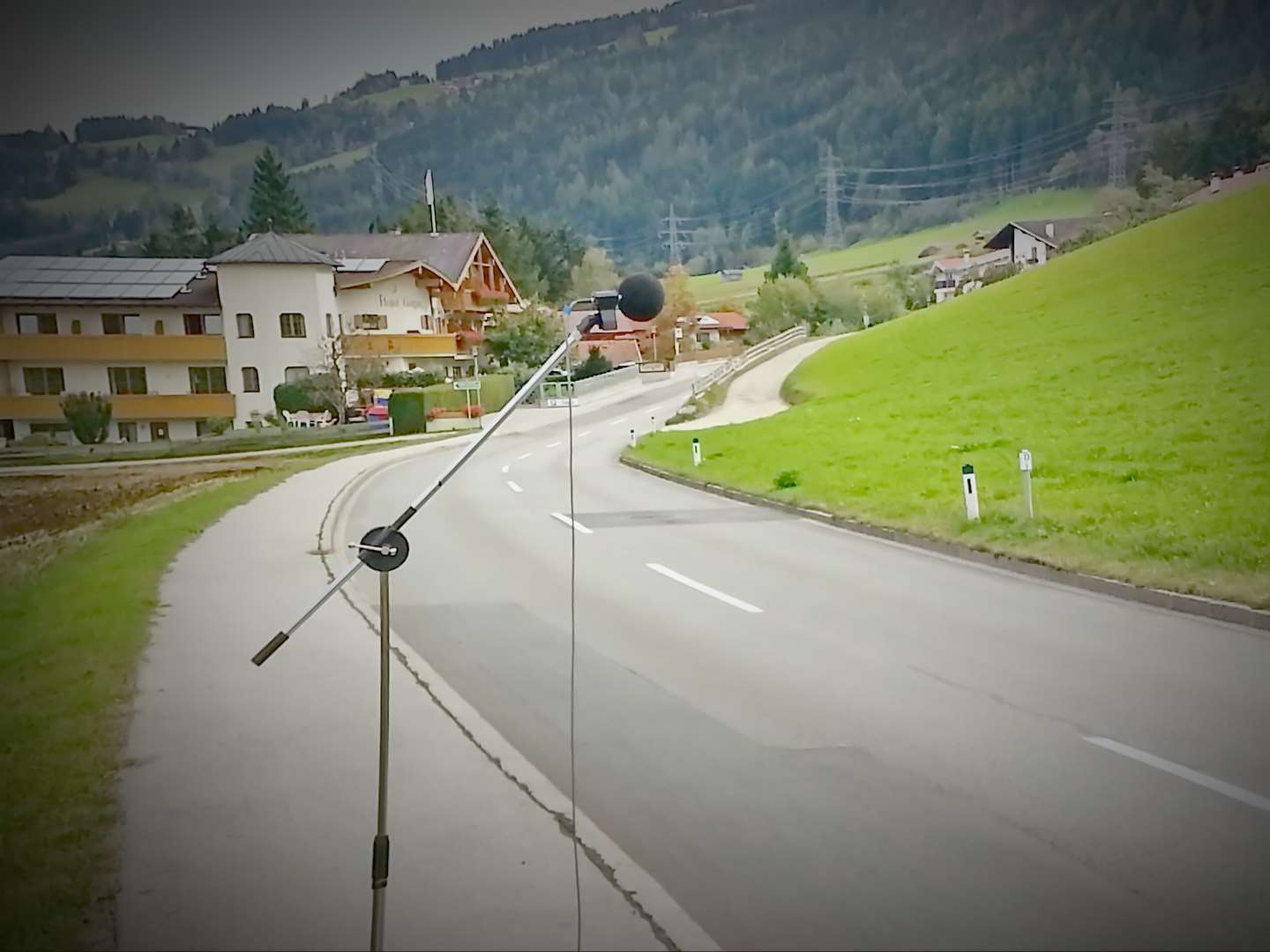 Messung der Schallabstrahlung und Schallleistung. Hier bei Baumaschinen